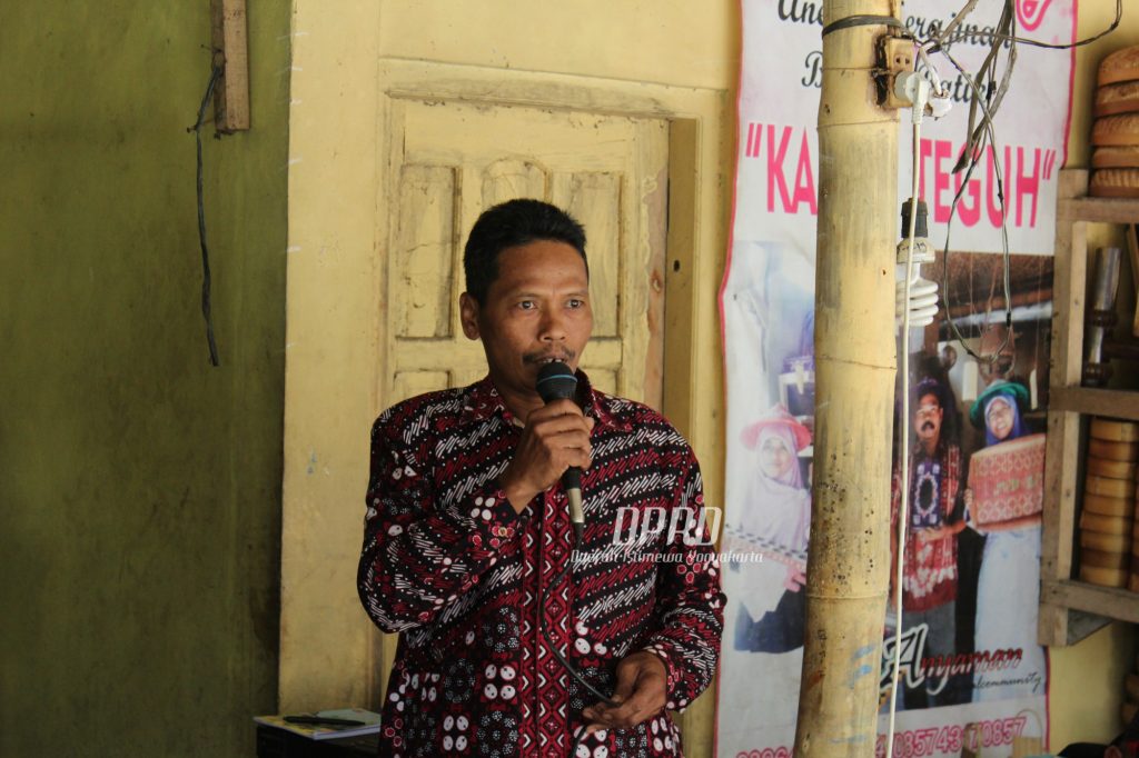 Komisi B Tinjau Industri Kerajinan Bambu Batik Karang Asem Dlingo - E ...