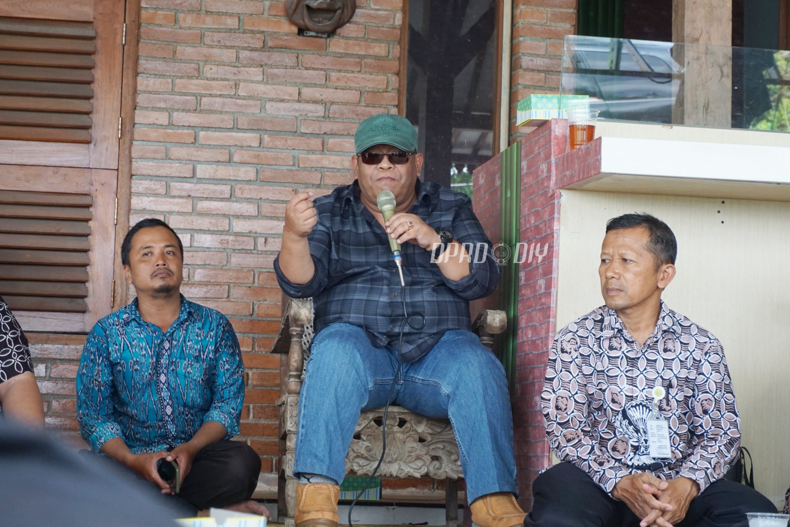 Komisi B Tinjau Kelanjutan Proses Pembangunan Bukit Mengger - E ...